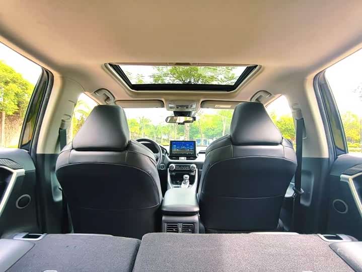 Фото 9 - Toyota Wildlander