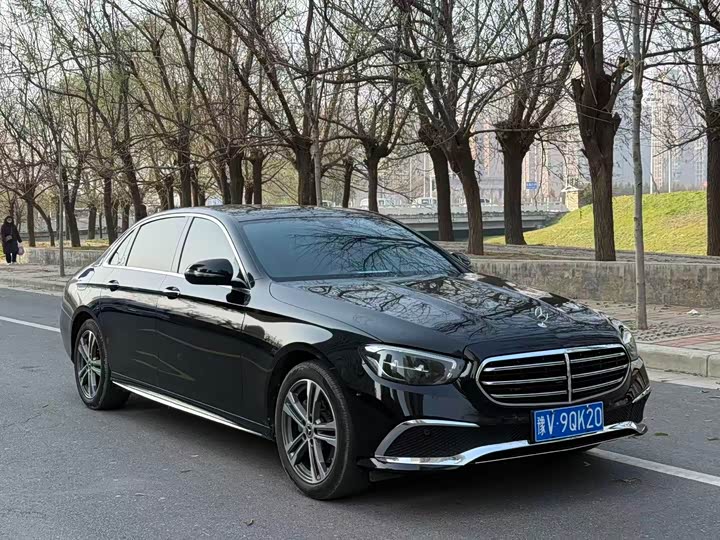 Фото 3 - Mercedes-Benz E-Class