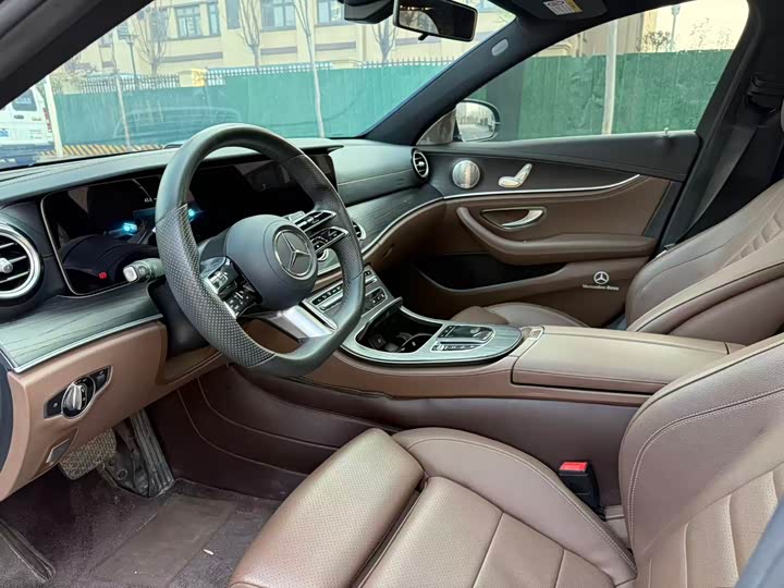 Фото 4 - Mercedes-Benz E-Class