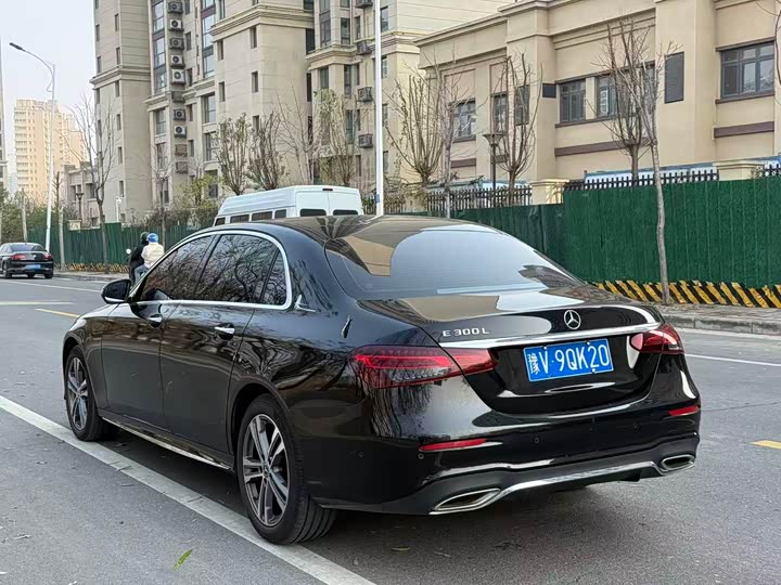 Фото 7 - Mercedes-Benz E-Class