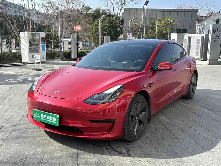Фото 1 - Tesla Model 3