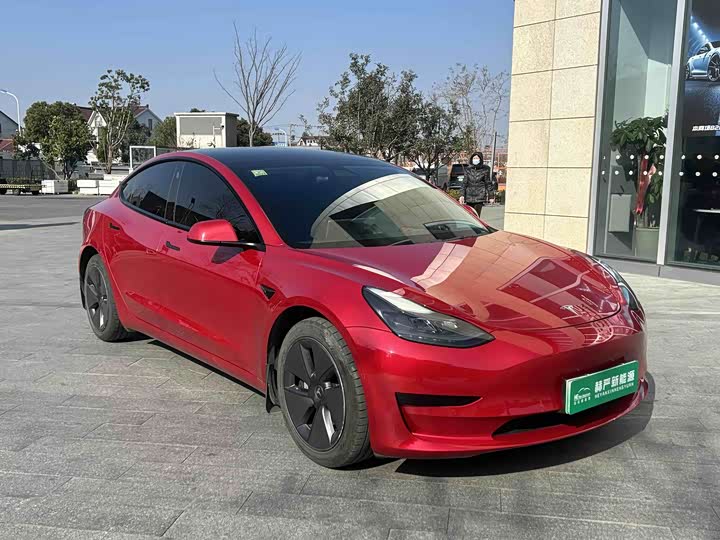 Фото 2 - Tesla Model 3