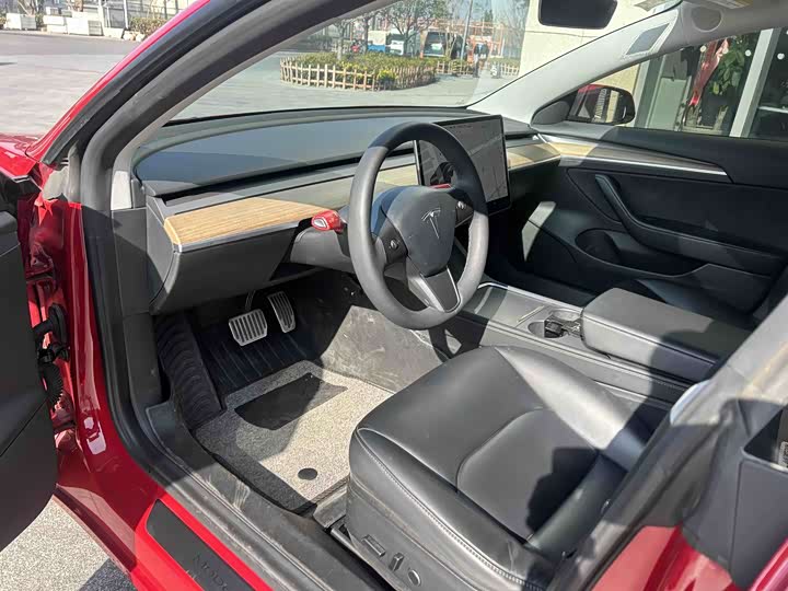 Фото 4 - Tesla Model 3