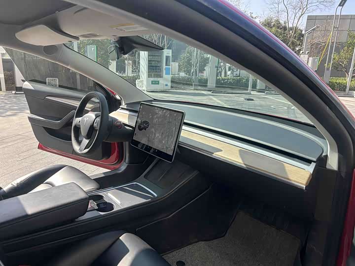 Фото 6 - Tesla Model 3