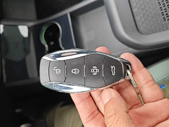 Фото 9 - Hongqi EH7