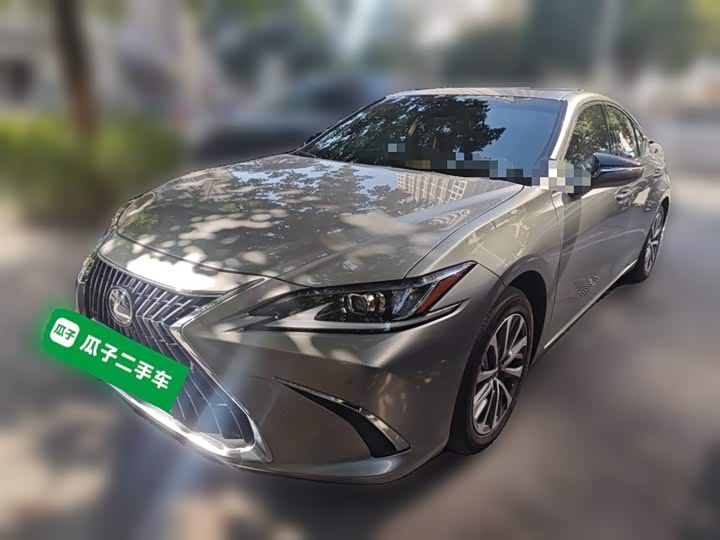 Фото 2 - Lexus ES