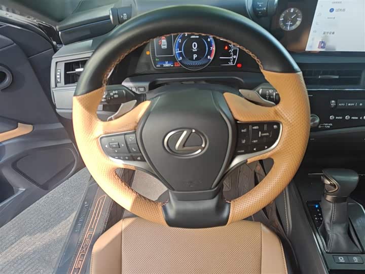 Фото 3 - Lexus ES