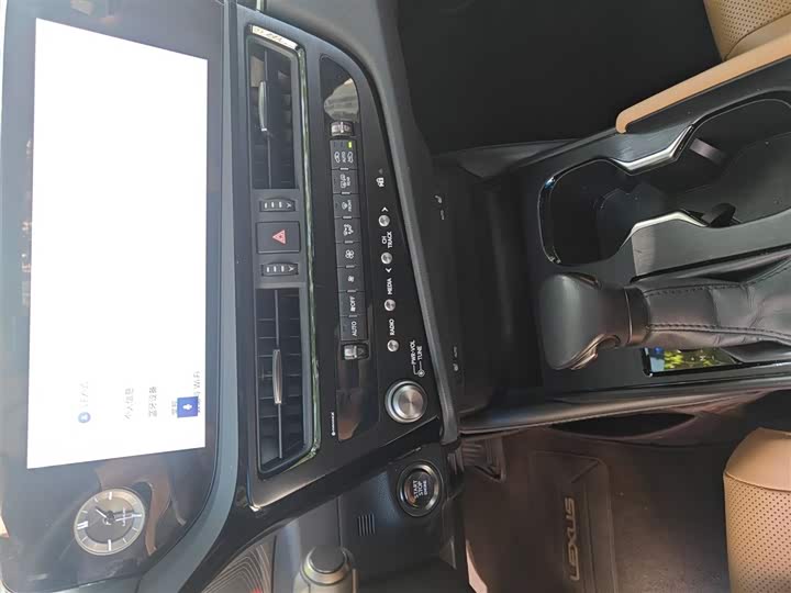 Фото 6 - Lexus ES