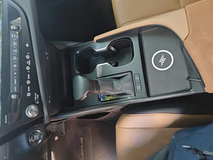 Фото 7 - Lexus ES