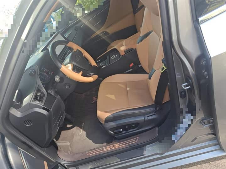 Фото 8 - Lexus ES