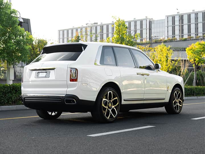 Фото 6 - Rolls-Royce Cullinan