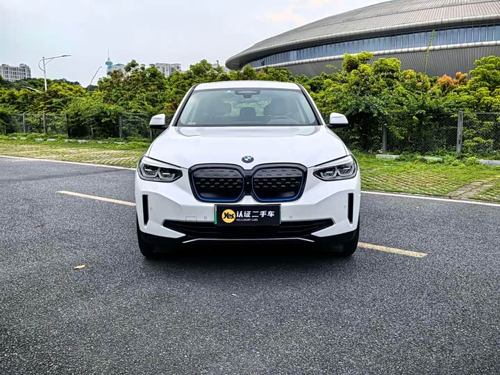 Фото 2 - BMW iX3