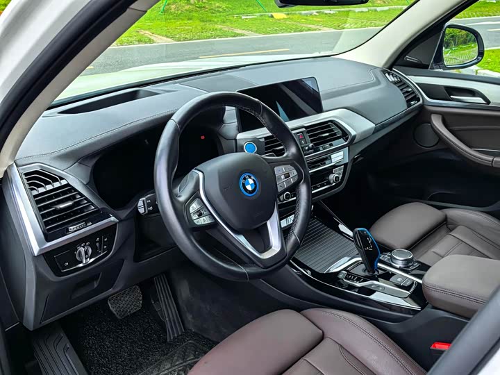 Фото 8 - BMW iX3