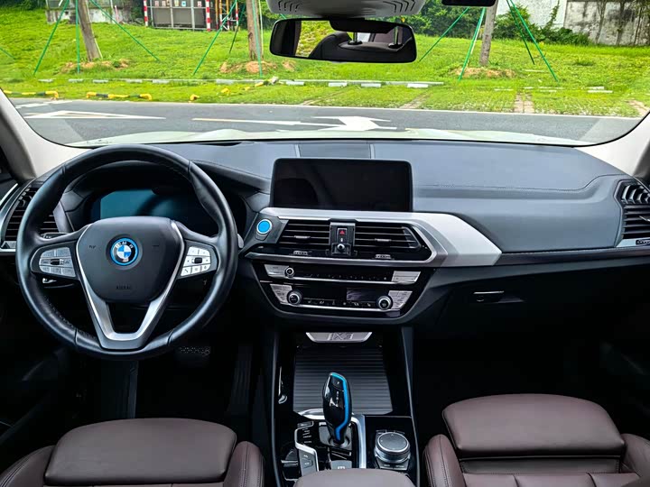 Фото 9 - BMW iX3