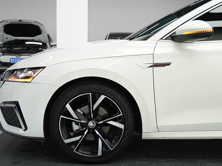 Фото 8 - Skoda Octavia Pro