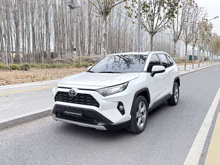 Фото 1 - Toyota RAV4