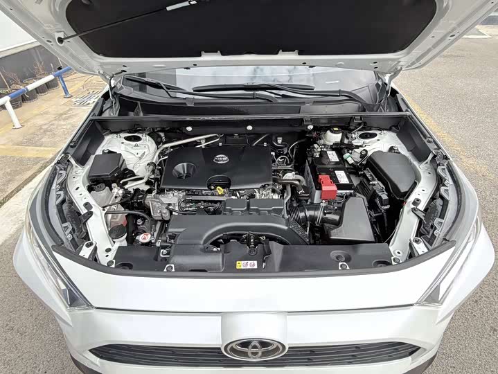 Фото 9 - Toyota RAV4