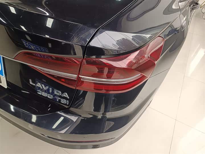 Фото 8 - Volkswagen Lavida