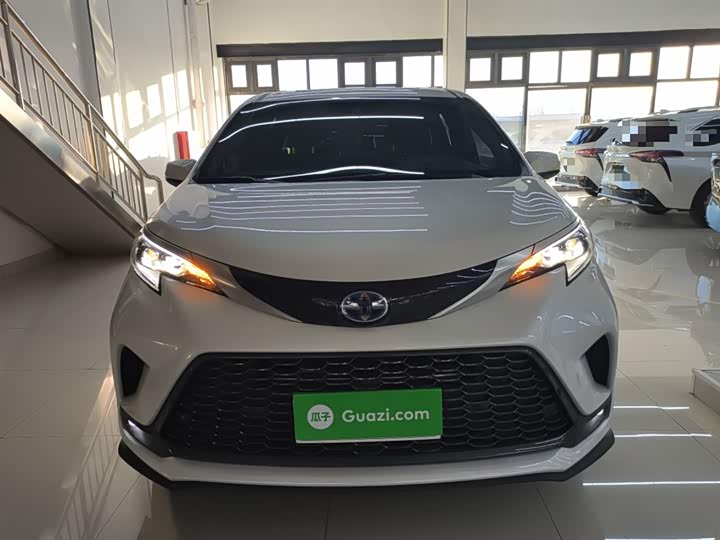 Фото 3 - Toyota Granvia