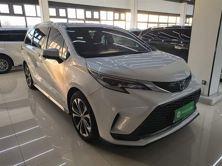 Фото 4 - Toyota Granvia