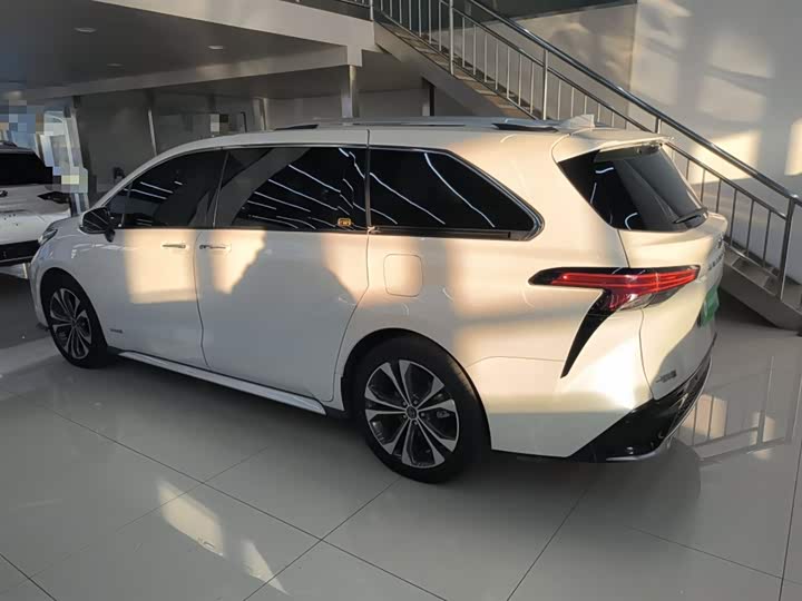 Фото 5 - Toyota Granvia