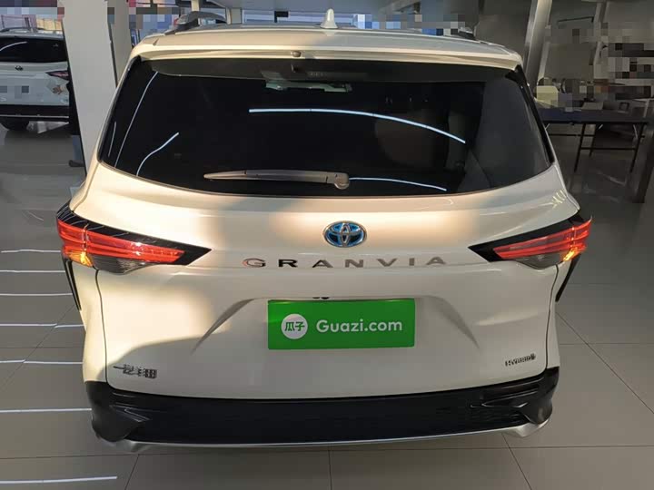 Фото 6 - Toyota Granvia