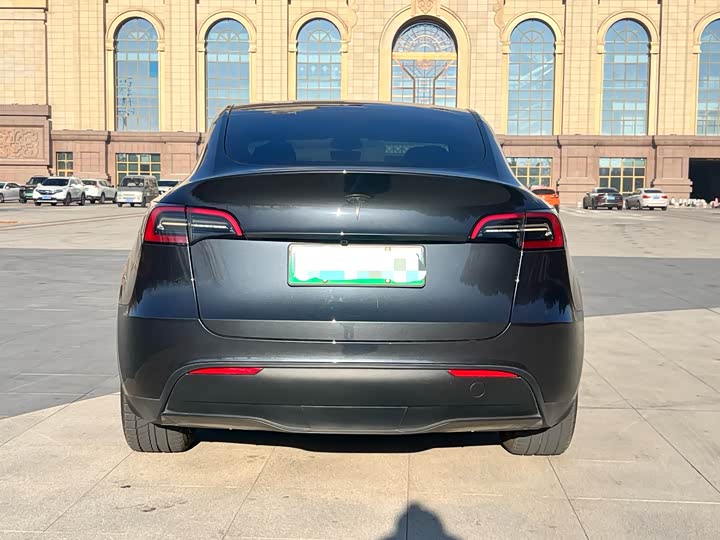 Фото 8 - Tesla Model Y
