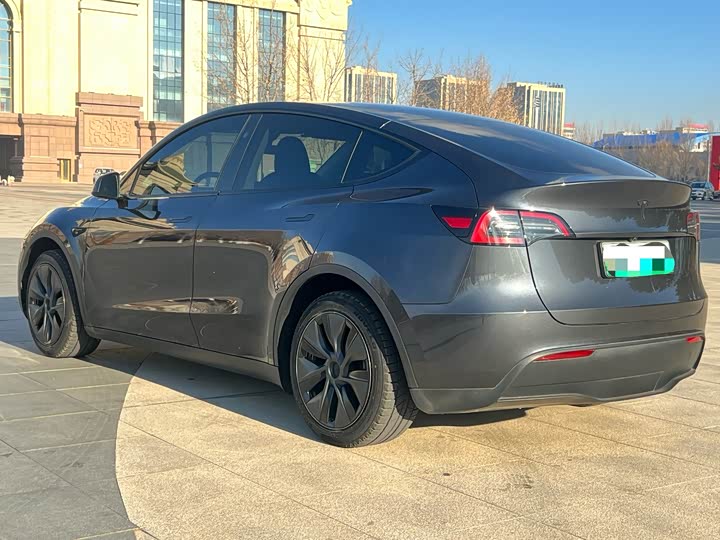 Фото 9 - Tesla Model Y