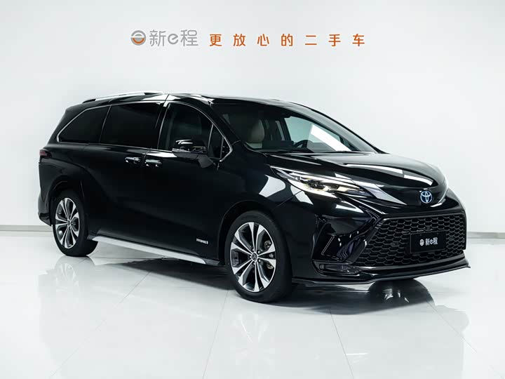 Фото 3 - Toyota Granvia