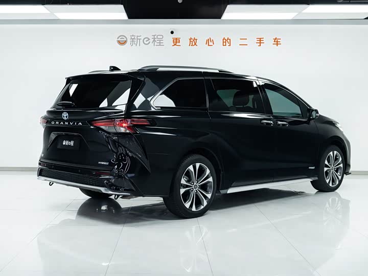 Фото 6 - Toyota Granvia