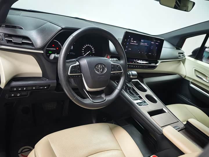 Фото 7 - Toyota Granvia