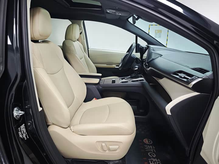 Фото 8 - Toyota Granvia