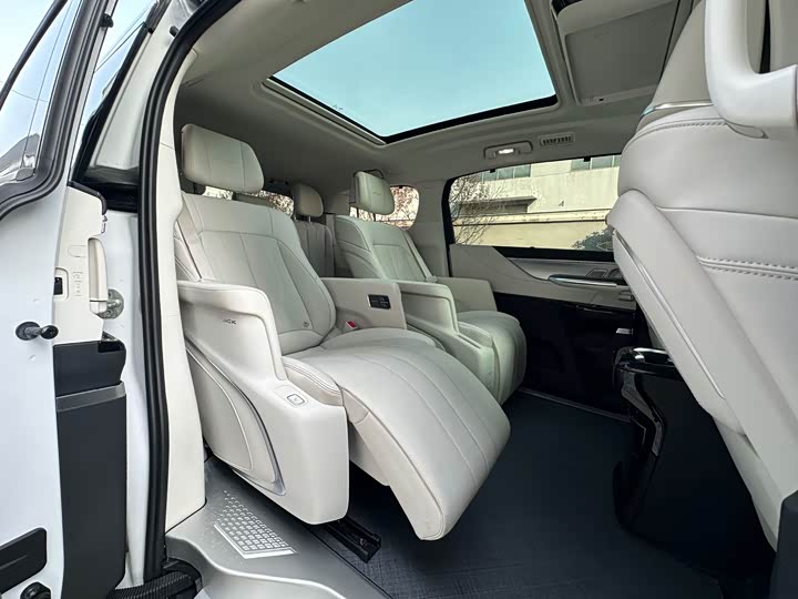 Фото 7 - Buick GL8 Hybrid