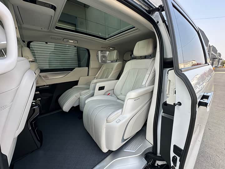 Фото 8 - Buick GL8 Hybrid