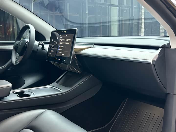 Фото 8 - Tesla Model Y