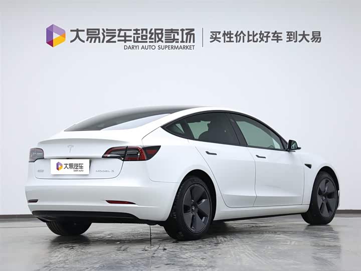 Фото 3 - Tesla Model 3