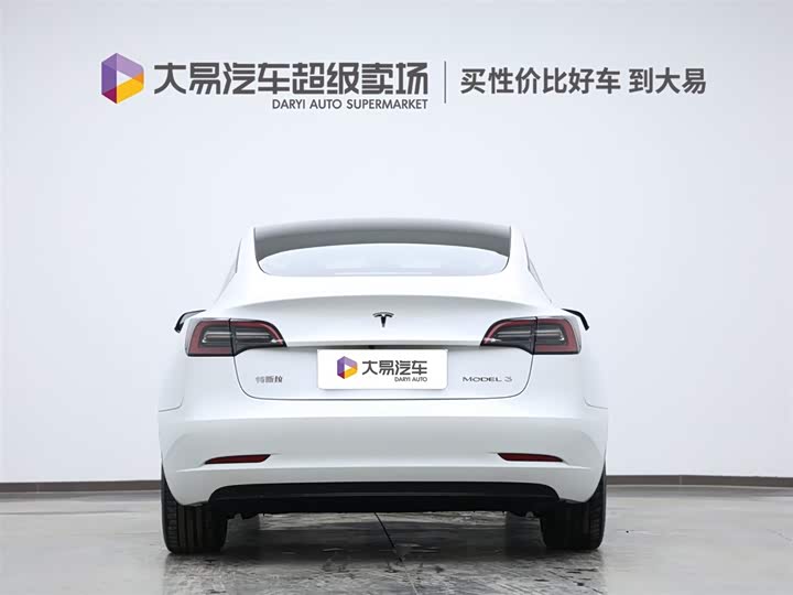 Фото 4 - Tesla Model 3