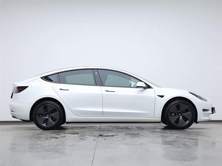 Фото 6 - Tesla Model 3