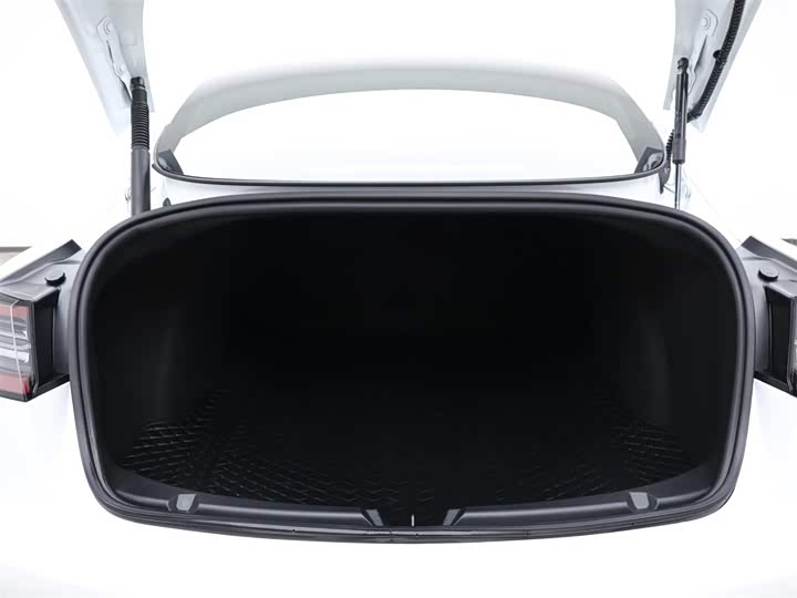 Фото 8 - Tesla Model 3