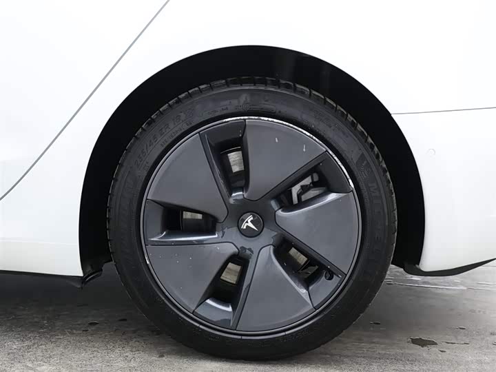 Фото 9 - Tesla Model 3