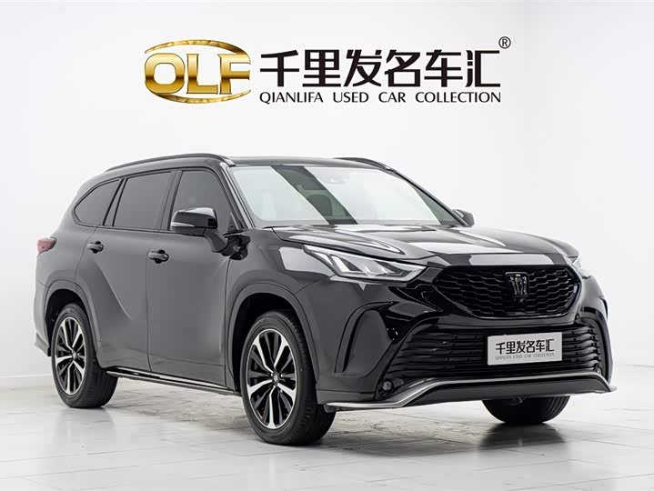 Фото 3 - Toyota Crown Kluger