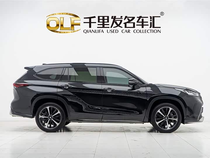 Фото 8 - Toyota Crown Kluger