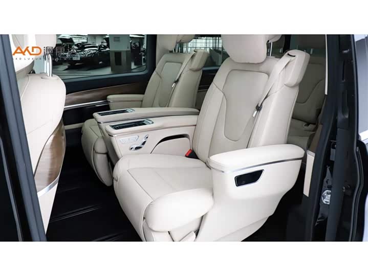 Фото 7 - Mercedes-Benz V-Class