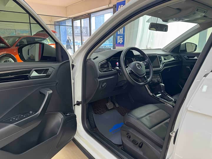 Фото 7 - Volkswagen T-Roc