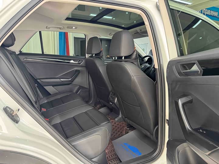 Фото 9 - Volkswagen T-Roc