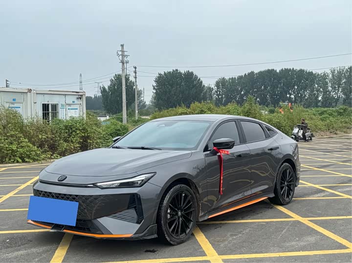 Фото 1 - Changan UNI-V