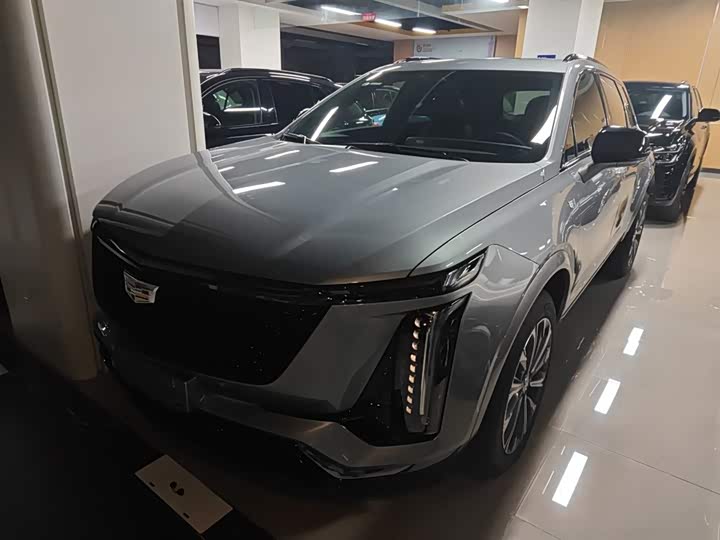Фото 1 - Cadillac XT5