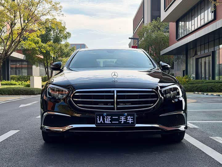 Фото 2 - Mercedes-Benz E-Class