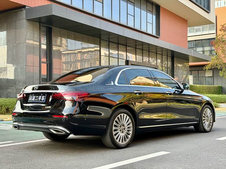 Фото 4 - Mercedes-Benz E-Class