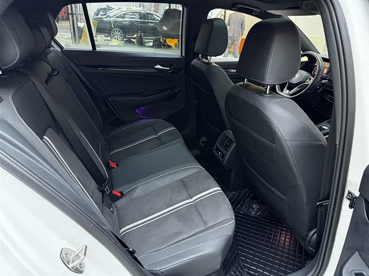 Фото 8 - Volkswagen Golf